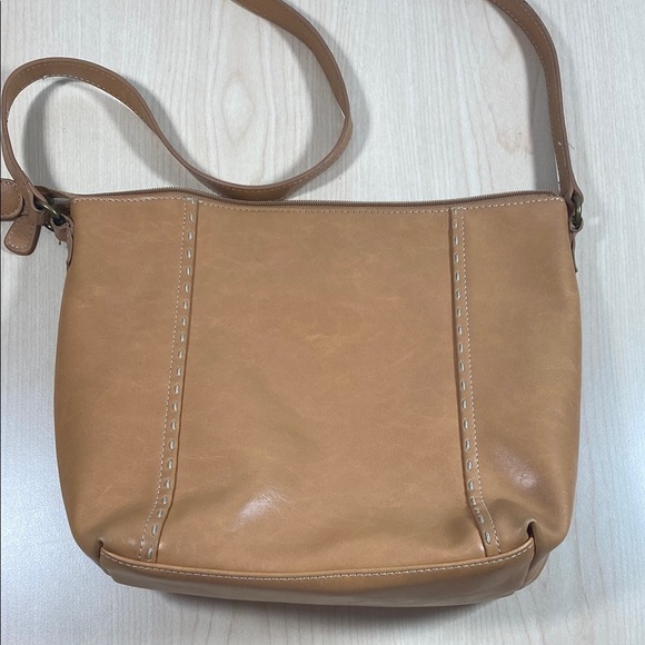 Relic Tan Shoulder Bag with Sleek Design - Picture 2 of 10